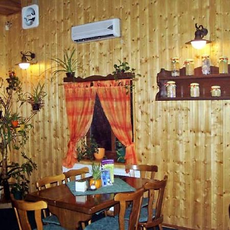Restaurace A Penzion U Vladaru Mikulášovice Екстериор снимка